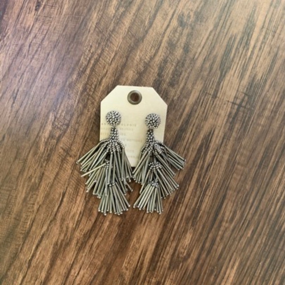 Anthropologie Zelda drop earring